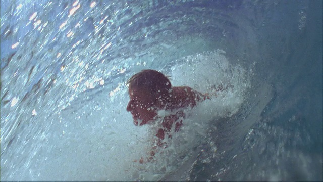 SLO MO WS MS Bodysurfer骑波，瓦胡岛，夏威夷，美国视频下载