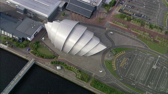 克莱德礼堂(犰狳)的空中俯瞰毗邻SECC /格拉斯哥，苏格兰视频素材