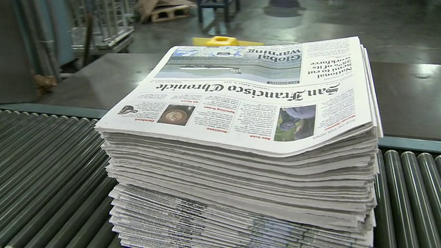 美国加州旧金山印刷厂传送带上的报纸视频下载