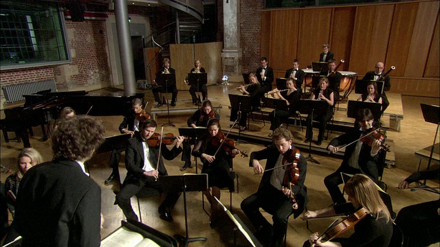 MS指挥领导管弦乐队/伦敦，英国视频下载