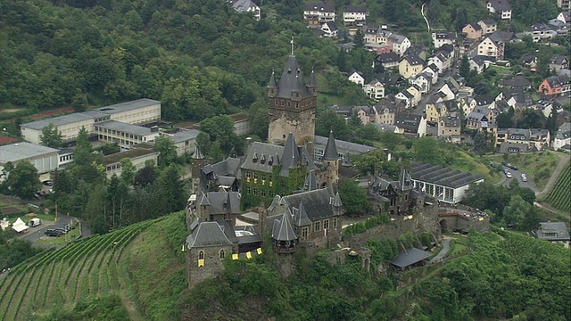 AERIAL ZO Cochem城堡，莱茵兰-普法尔茨，德国视频素材
