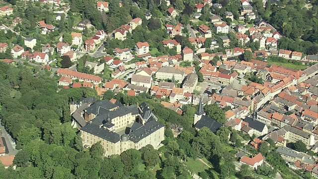 空中ZO布兰肯堡城堡和城镇景观，下萨克森州，德国视频素材
