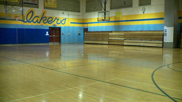 空旷的篮球场，美国纽约卡泽诺维亚视频素材