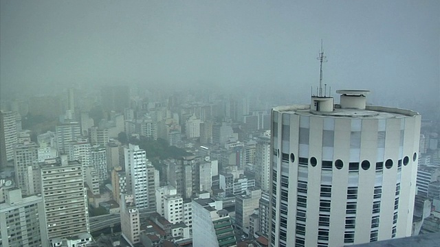 巴西圣保罗的雾城市景观视频下载