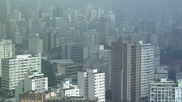 观看巴西圣保罗的雾城市景观视频下载