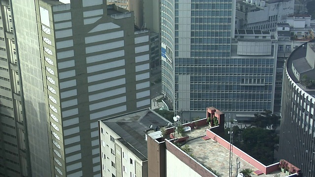 在城市/圣保罗，巴西的摩天大楼和屋顶视频素材