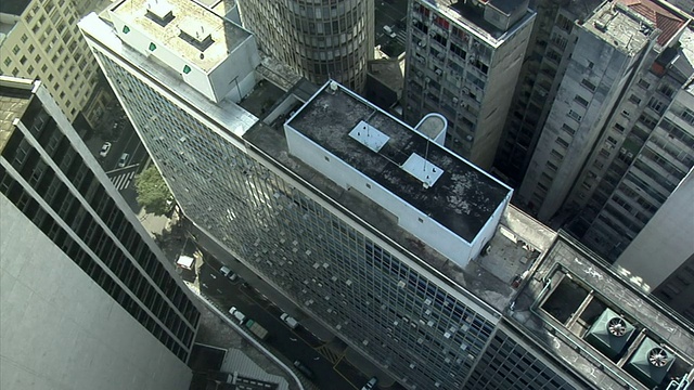 巴西圣保罗城市高层建筑的WS架空屋顶视频素材