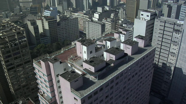 巴西圣保罗城市高层建筑的WS架空屋顶视频下载