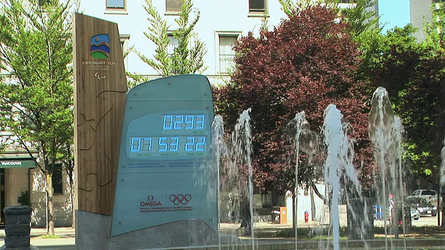 MS奥运倒计时钟和喷泉，温哥华，不列颠哥伦比亚省，加拿大视频素材