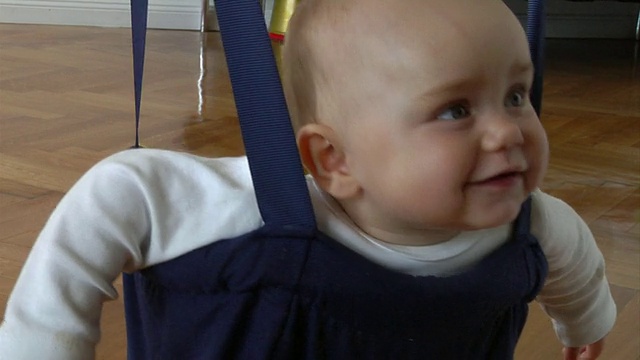 CU宝宝(8-9个月)在婴儿保镖/柏林，德国视频素材