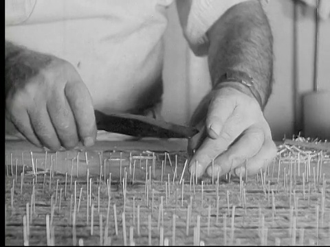 1953年黑白蒙太奇皮草大衣设计师和制造商在工作，纽约，美国，纽约，音频视频下载