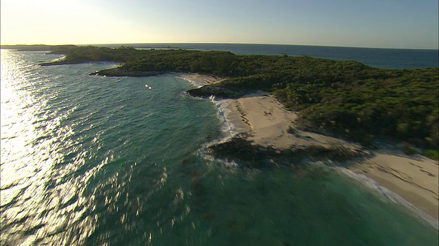 AERIAL巴哈马群岛拿骚附近的一个小岛视频下载