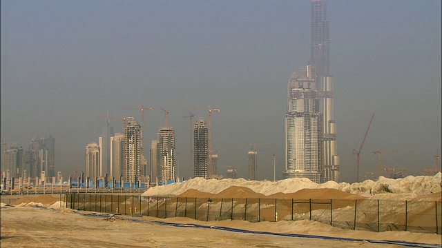 阿拉伯联合酋长国迪拜，在建的WS迪拜塔和摩天大楼视频下载