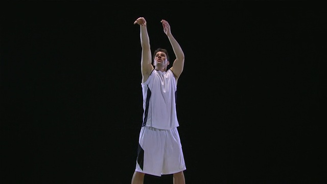 WS篮球运动员运球和投篮/柏林，德国视频素材