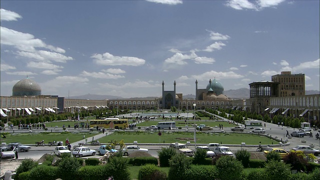 在伊朗伊斯法罕，有霍梅尼清真寺和谢赫清真寺的WS Naghsh-e Jahan广场视频素材