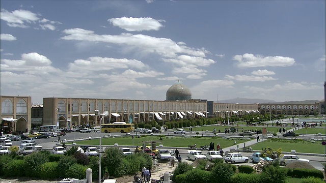 伊朗伊斯法罕市潘纳格什贾汗广场，霍梅尼清真寺和罗特弗拉清真寺视频素材