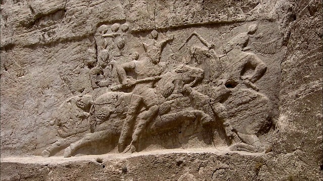 伊朗波斯波利斯附近，刻有武士浮雕的古墓墙视频下载