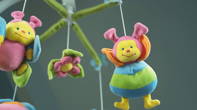 比利时布鲁塞尔，布拉班特，悬挂在天花板上的移动玩具视频下载