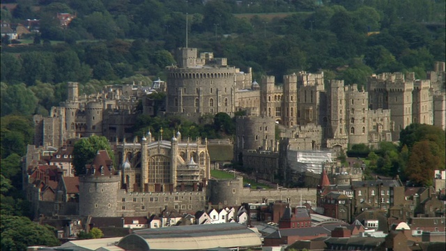 航拍宽镜头温莎城堡/伯克郡，英格兰视频下载