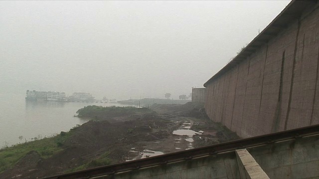 三峡大坝雾天，三峡大坝上游，中国视频下载