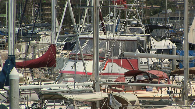 cuzo MS游艇停泊在美国加州圣地亚哥码头视频素材