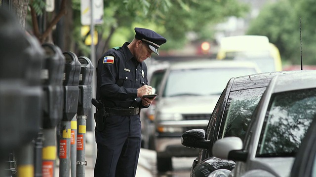 MS警官开停车罚单/美国德克萨斯州达拉斯视频下载