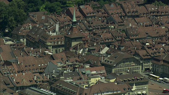 空中议会大楼和Zytglogge(旧钟楼)，伯尔尼，瑞士视频下载