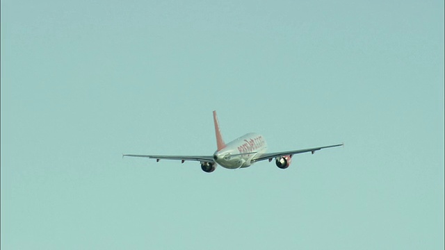WS TS ZI Easyjet飞机起飞，在瑞士日内瓦机场上空飞行视频下载