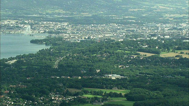 飞机接近瑞士日内瓦机场视频下载