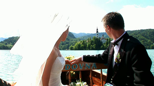 HD:血湖的婚礼视频下载
