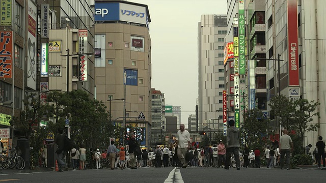 日本东京，人们在神田祭(神道节)的街道上视频素材