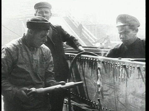 1914 B/W MS PAN Man用焊锡装置连接螺栓/俄罗斯工业场视频下载