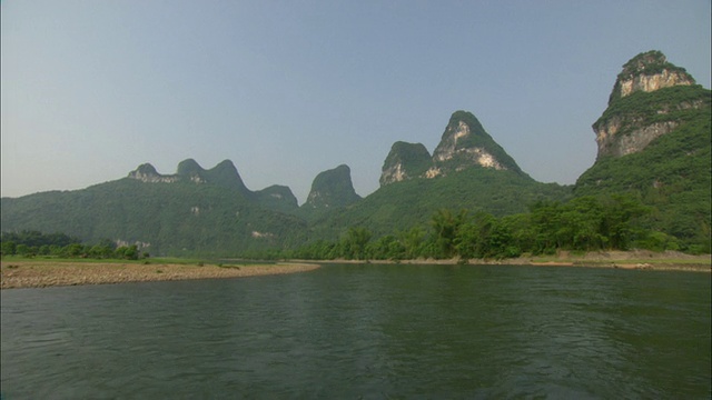 中国广西壮族自治区桂林，左盘漓江与山川视频素材