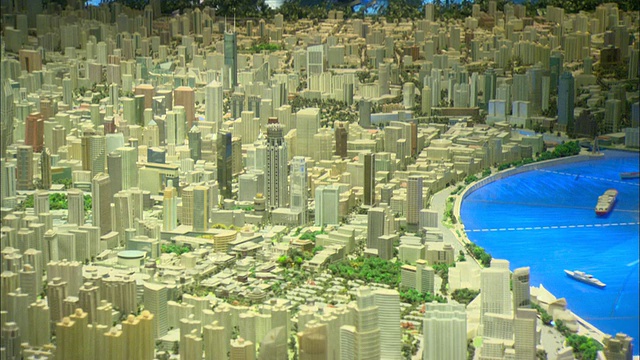 游客在上海城市规划博物馆拍摄2020年上海大型城市模型，上海，中国视频下载