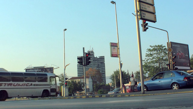 马其顿斯科普里交通场景的WS视图视频素材