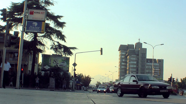 马其顿斯科普里交通场景的WS视图视频下载