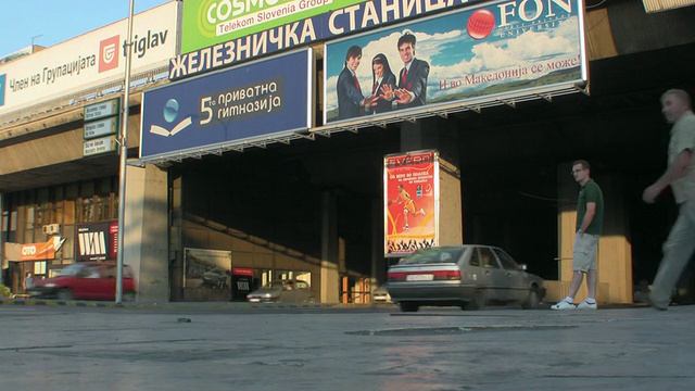 WS T/L在斯科普里，马其顿/斯科普里交通场景视频素材