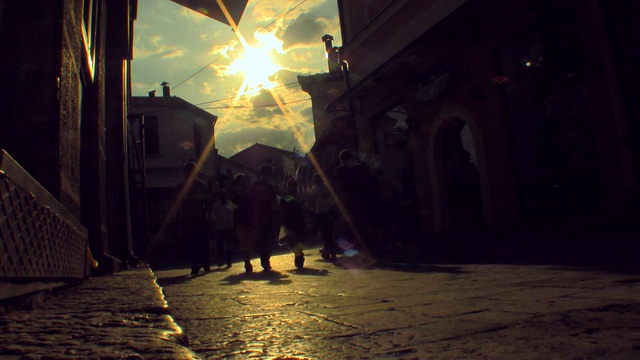 WS马其顿黄昏市中心街景/斯科普里，马其顿视频素材