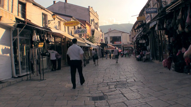 马其顿斯科普里市中心WS马其顿街景视频下载