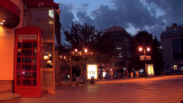 WS马其顿黄昏市中心街景/斯科普里，马其顿视频下载