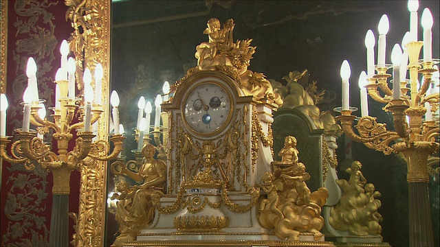 西班牙马德里皇家宫殿华丽的钟视频素材