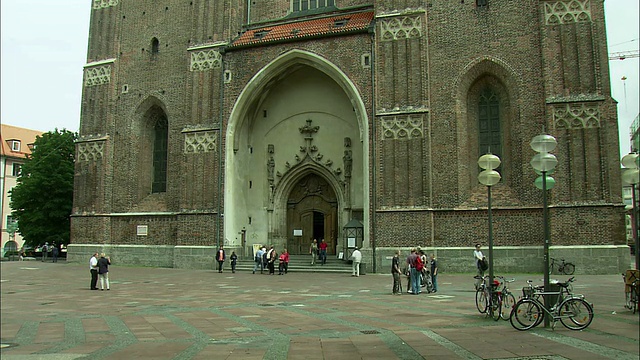 德国巴伐利亚慕尼黑女子教堂小姐视频素材
