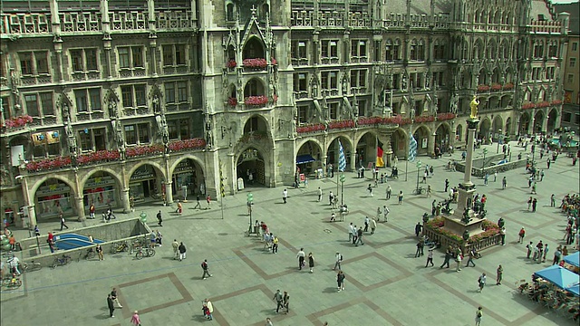 WS TD HA TU Rathaus(市政厅)与钟琴和玛丽广场与圣玛丽柱，慕尼黑，巴伐利亚，德国视频下载