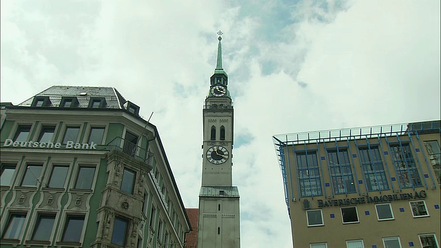德国巴伐利亚州慕尼黑圣彼得教堂ZI CU LA塔视频下载