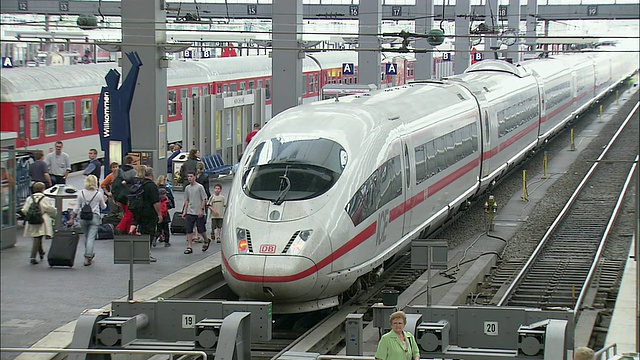 位于德国巴伐利亚州慕尼黑的慕尼黑火车站的MS动车视频素材