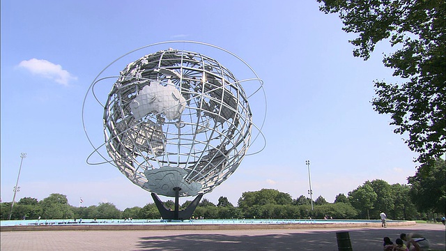 美国纽约皇后区法拉盛草甸科罗纳公园WS世界博览会的地球仪视频下载