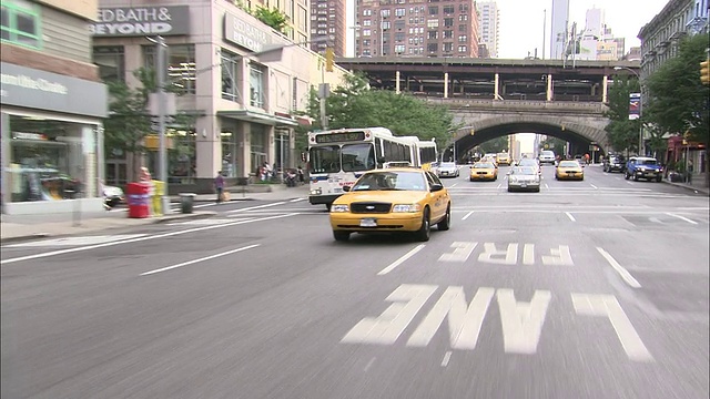 WS POV车辆行驶在北第一大街，从57街到东65街/纽约市，美国视频下载