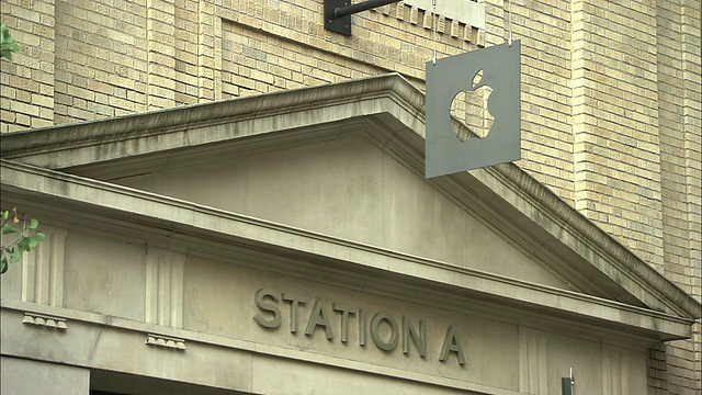 MS The Apple Store，展示苹果的标志和STATION A标志/纽约，纽约，美国视频下载