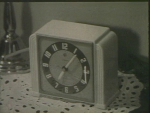 老式闹钟可以叫醒人视频素材