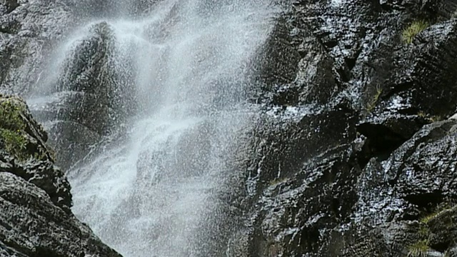 美国蒙大拿冰川国家公园瀑布视频素材